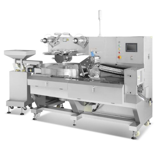 High-speed automatic turntable sorting flow packaging machine for candy