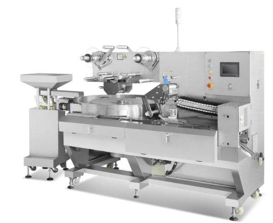 High-speed automatic turntable sorting flow packaging machine for candy