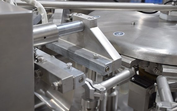 Stand-up pouch packaging machine