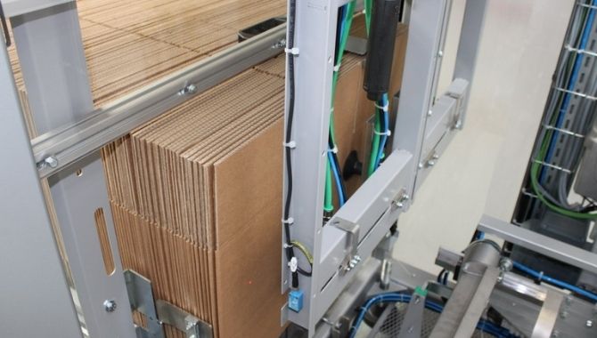 Compact Case Packer Characteristics
