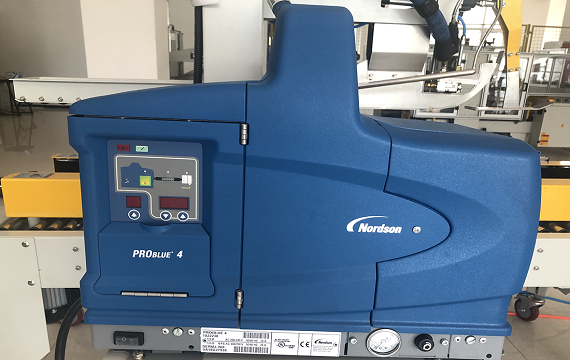 Hot Melt Case Sealer with Nordson ProBlue 4/7 Features